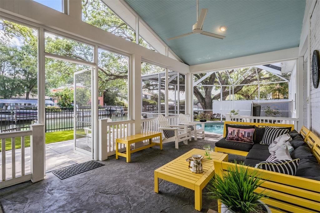 Recently Sold: $2,395,000 (3 beds, 3 baths, 2579 Square Feet)