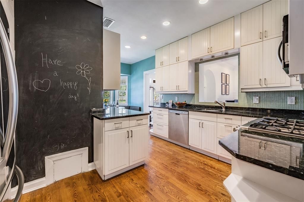 Recently Sold: $2,395,000 (3 beds, 3 baths, 2579 Square Feet)