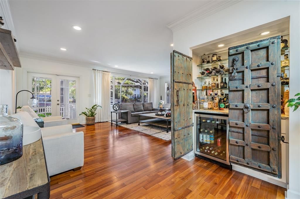 Recently Sold: $2,395,000 (3 beds, 3 baths, 2579 Square Feet)