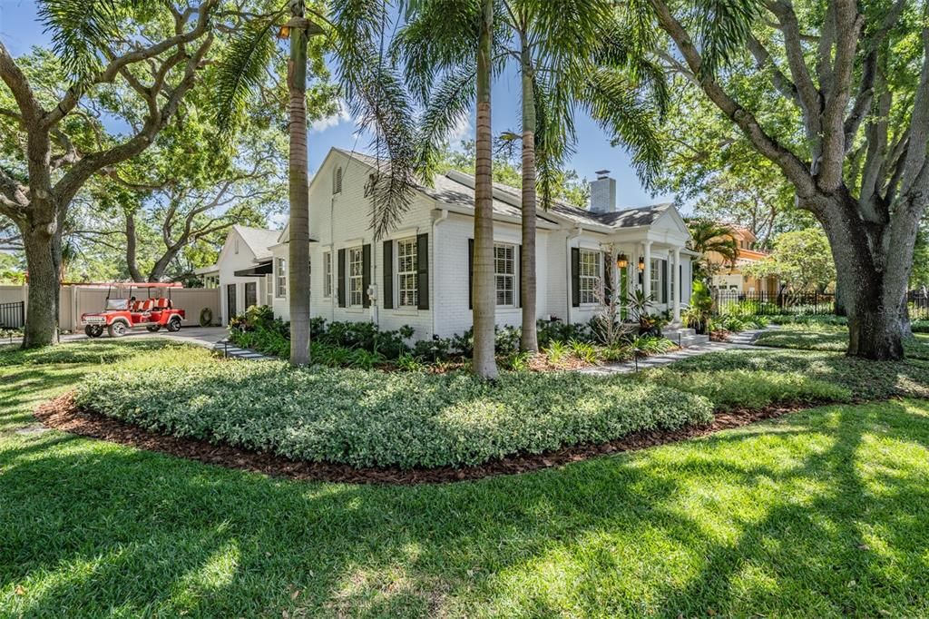 Recently Sold: $2,395,000 (3 beds, 3 baths, 2579 Square Feet)