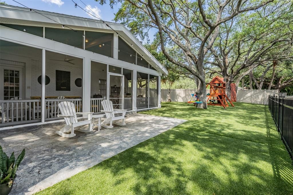 Recently Sold: $2,395,000 (3 beds, 3 baths, 2579 Square Feet)