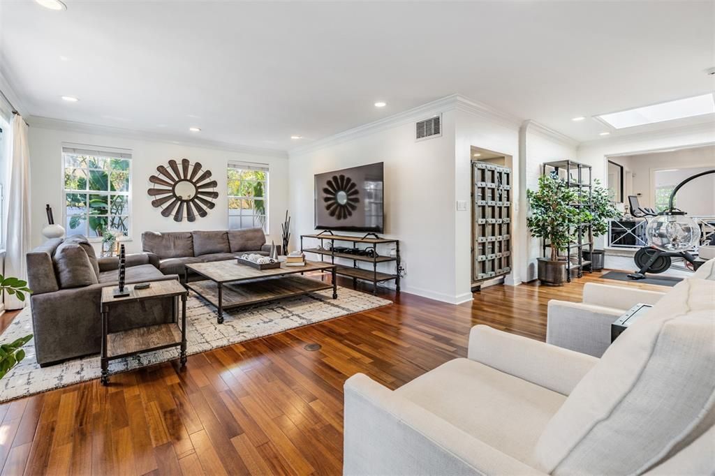 Recently Sold: $2,395,000 (3 beds, 3 baths, 2579 Square Feet)