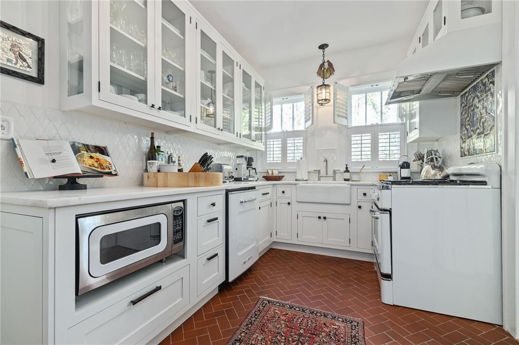 Fully renovated kitchen with top of the line finishes