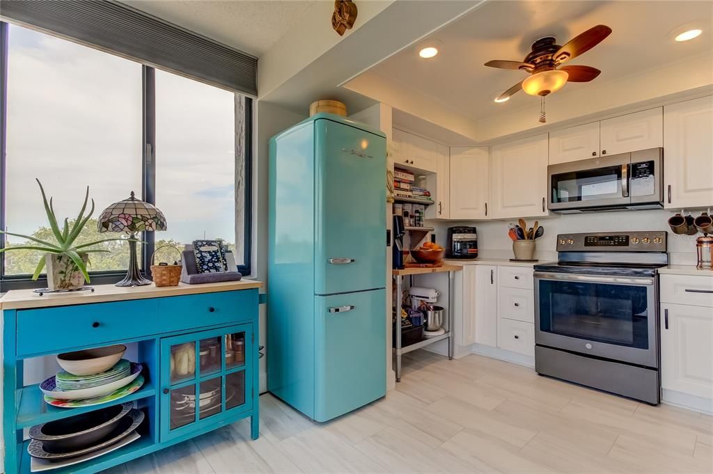 For Sale: $479,000 (2 beds, 2 baths, 1050 Square Feet)