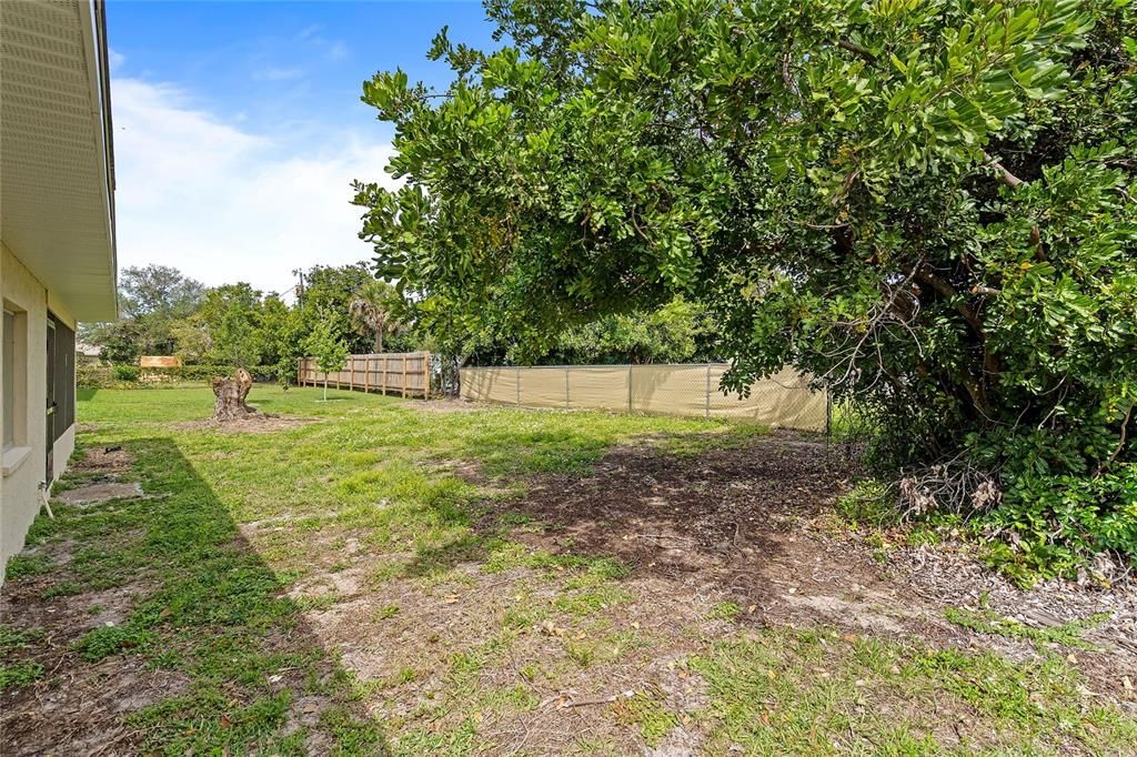 Active With Contract: $340,000 (2 beds, 2 baths, 1602 Square Feet)