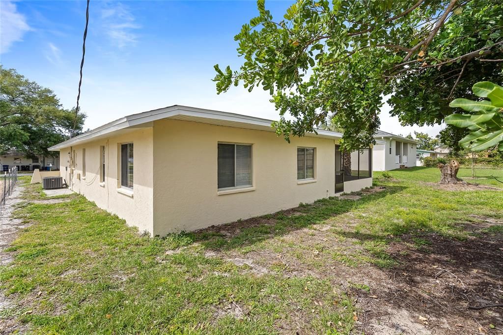 Active With Contract: $340,000 (2 beds, 2 baths, 1602 Square Feet)