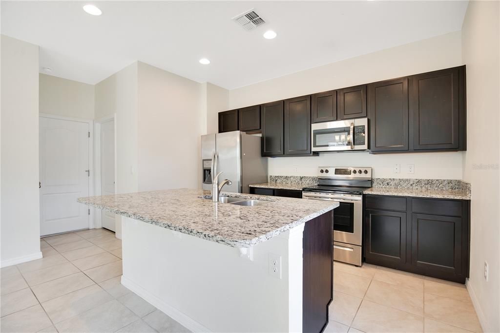 Active With Contract: $300,000 (3 beds, 2 baths, 1648 Square Feet)