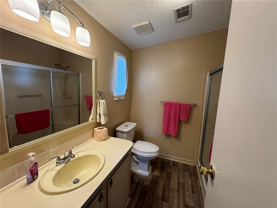 For Sale: $204,900 (2 beds, 2 baths, 1092 Square Feet)
