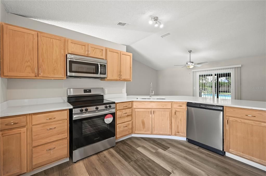 Active With Contract: $299,900 (3 beds, 2 baths, 1056 Square Feet)