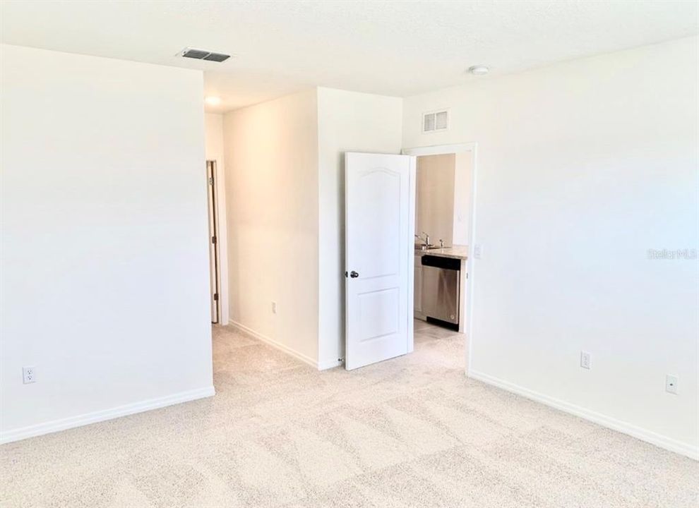 For Rent: $2,000 (3 beds, 2 baths, 1754 Square Feet)