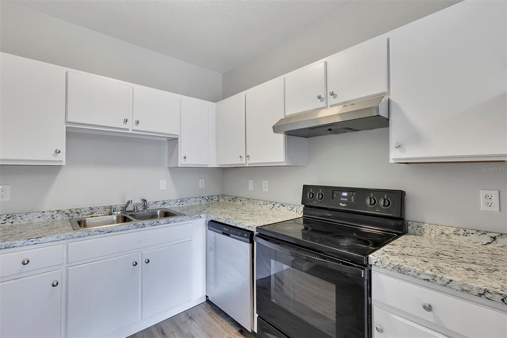 For Sale: $110,000 (2 beds, 2 baths, 1010 Square Feet)