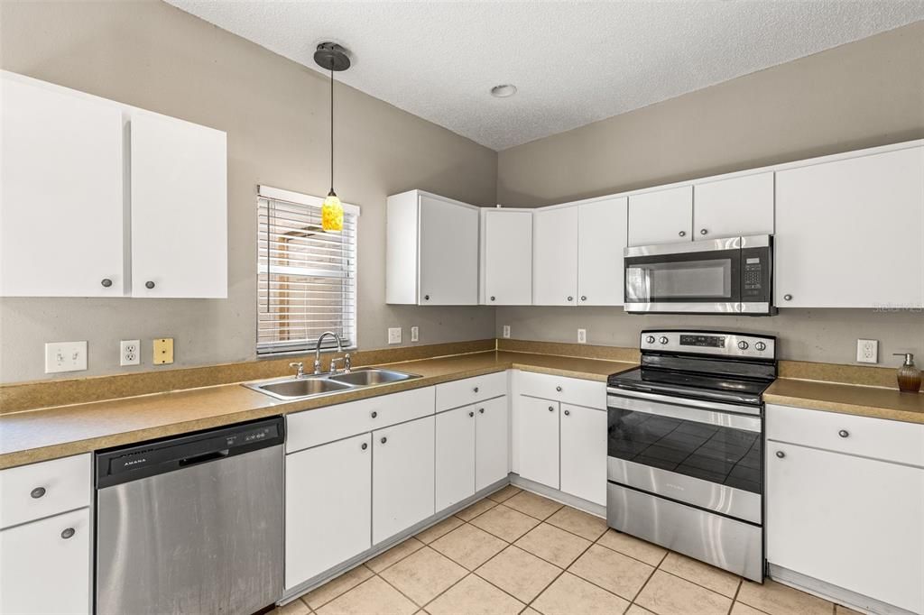 Active With Contract: $249,000 (3 beds, 2 baths, 1232 Square Feet)