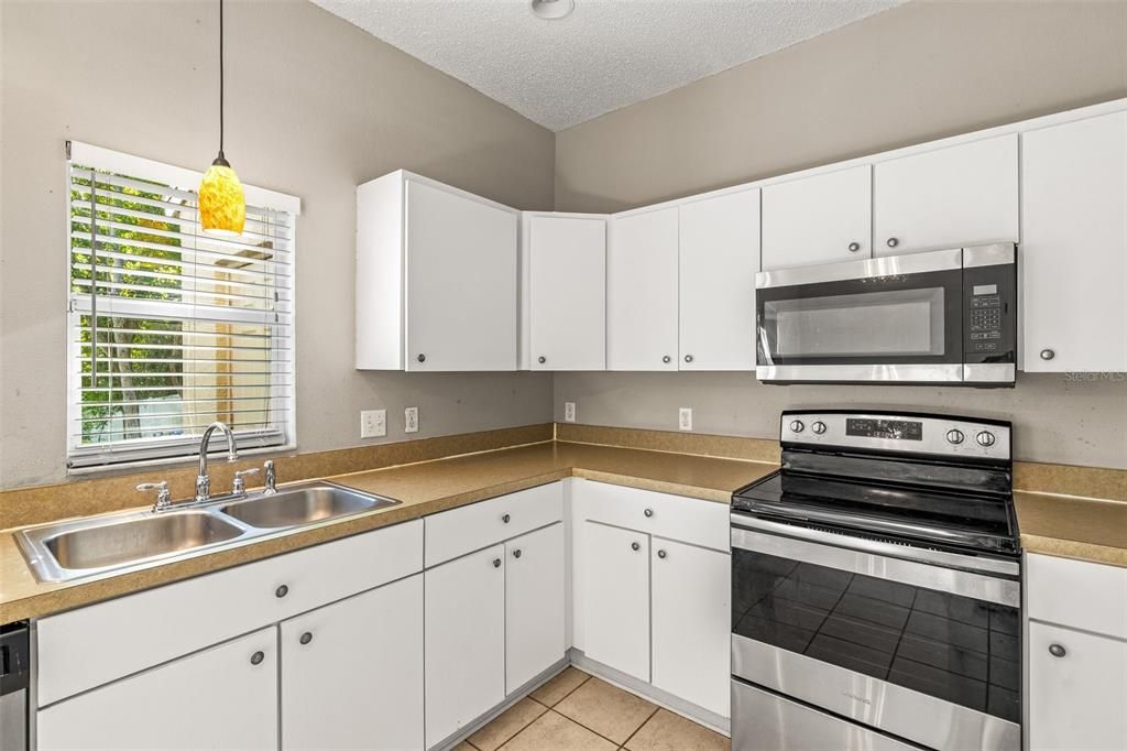 Active With Contract: $249,000 (3 beds, 2 baths, 1232 Square Feet)