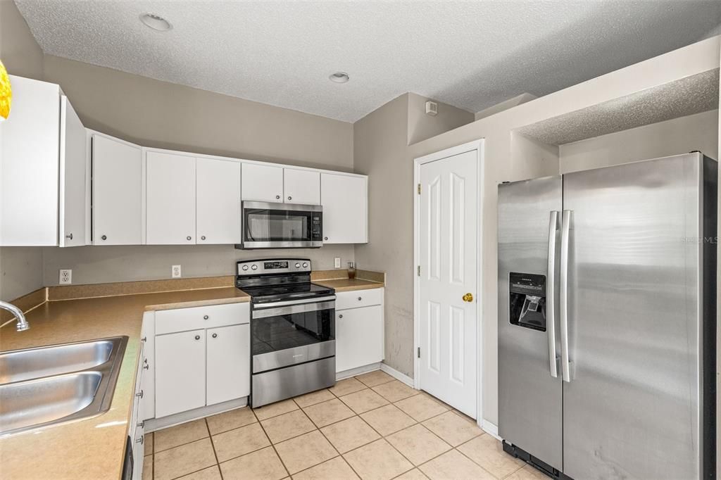 Active With Contract: $249,000 (3 beds, 2 baths, 1232 Square Feet)