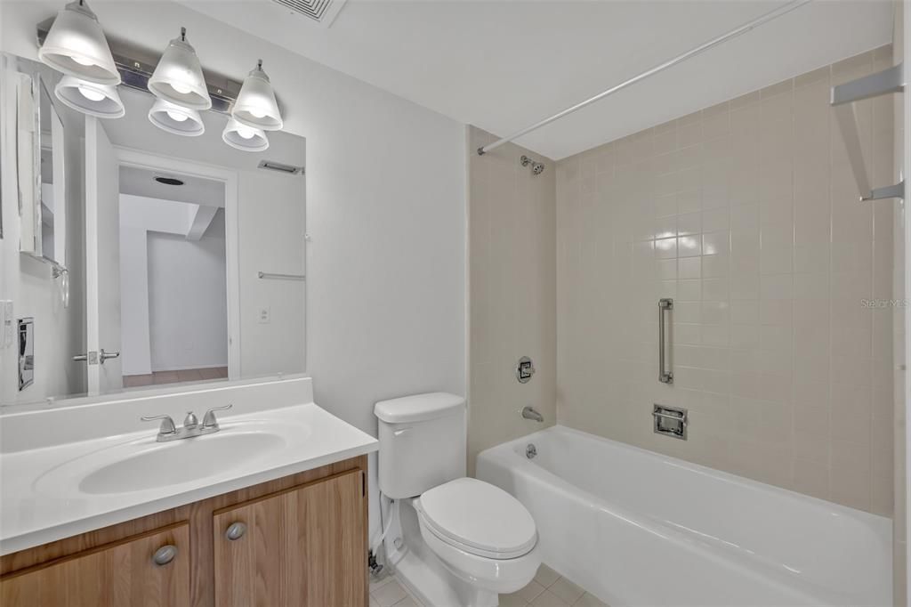Recently Rented: $2,050 (1 beds, 2 baths, 1151 Square Feet)