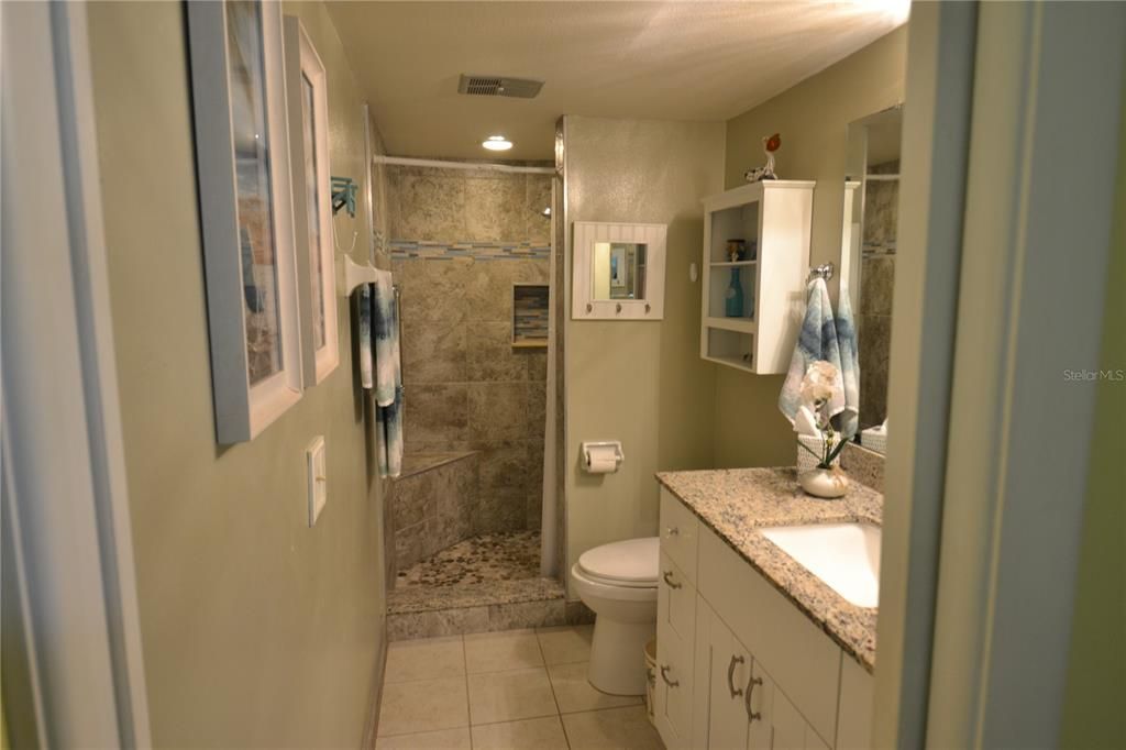 For Sale: $240,000 (2 beds, 2 baths, 1054 Square Feet)
