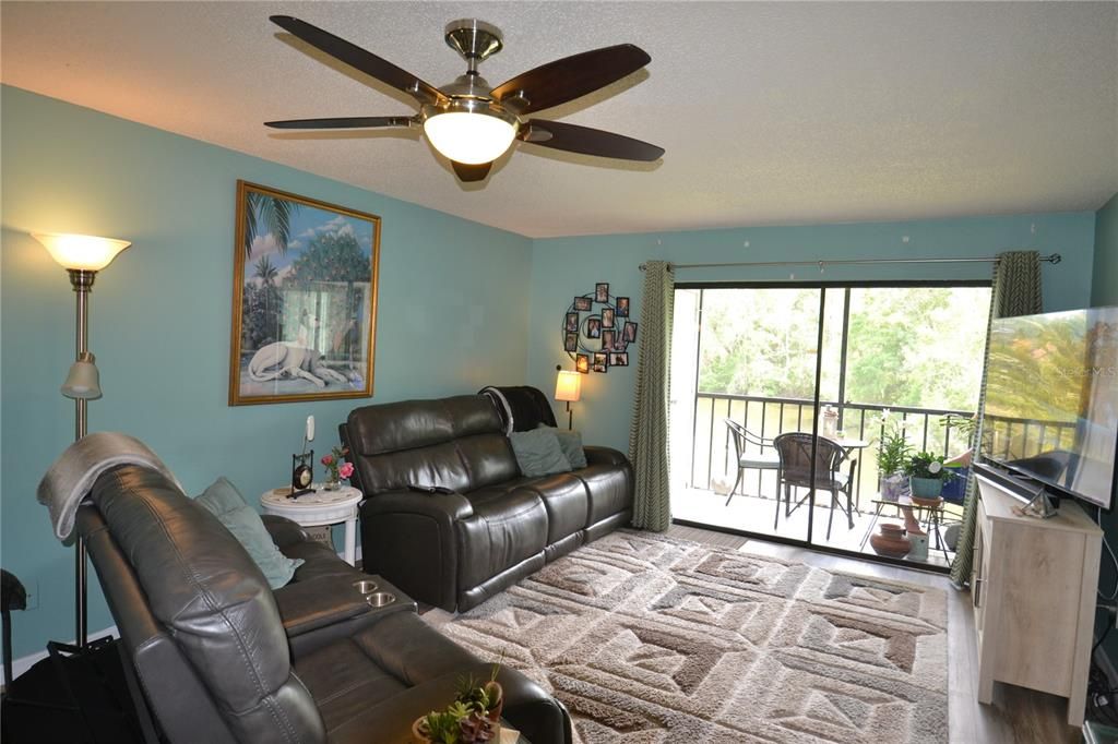 For Sale: $234,900 (2 beds, 2 baths, 1054 Square Feet)