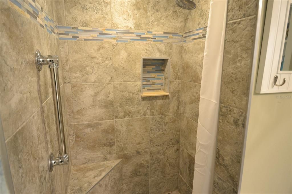 待售: $240,000 (2 贝兹, 2 浴室, 1054 平方英尺)
