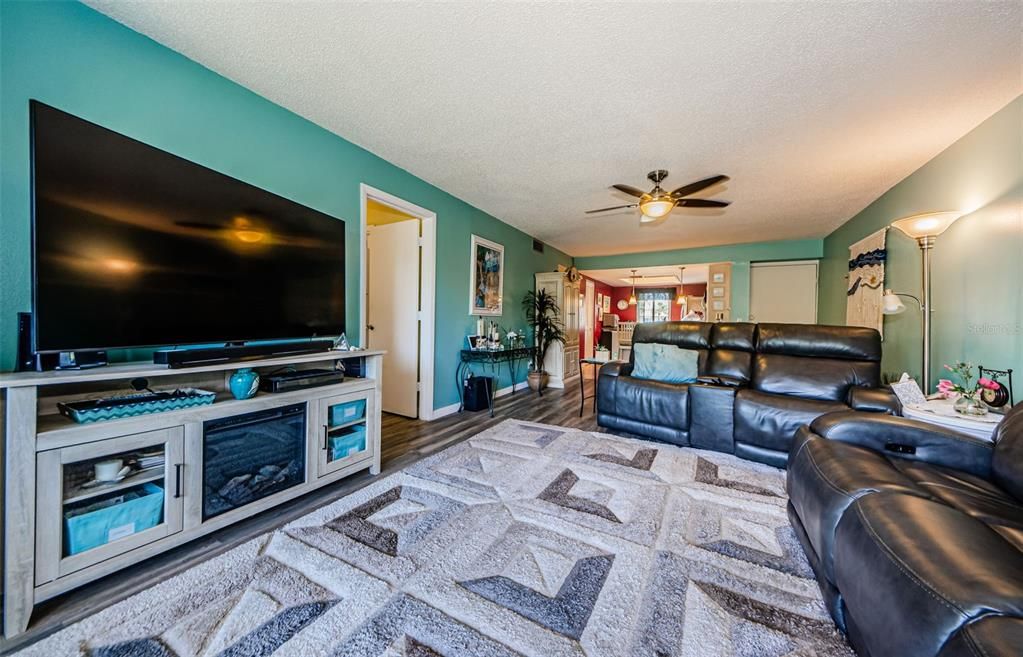 For Sale: $234,900 (2 beds, 2 baths, 1054 Square Feet)