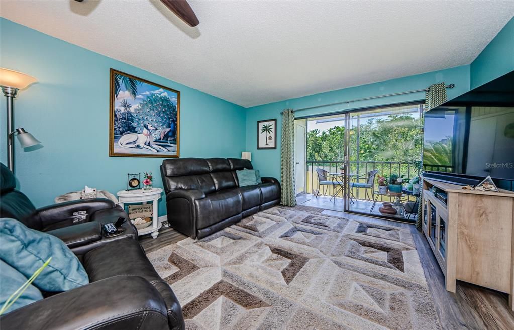 For Sale: $240,000 (2 beds, 2 baths, 1054 Square Feet)