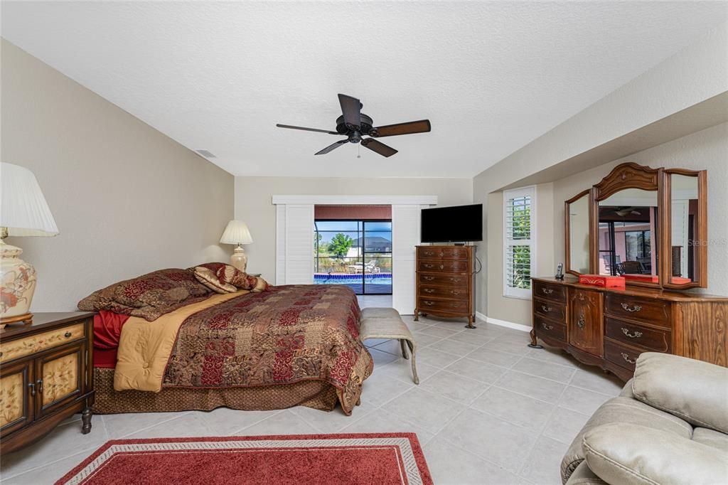 Spacious master suite that has sliders that open to pool & lanai area