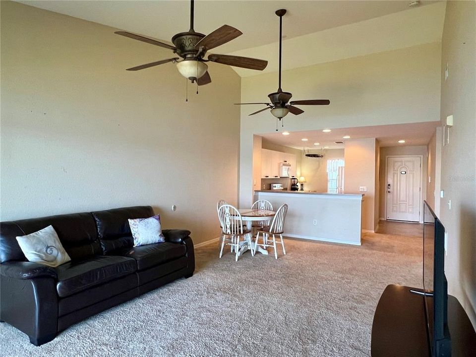 For Sale: $233,900 (2 beds, 2 baths, 1101 Square Feet)