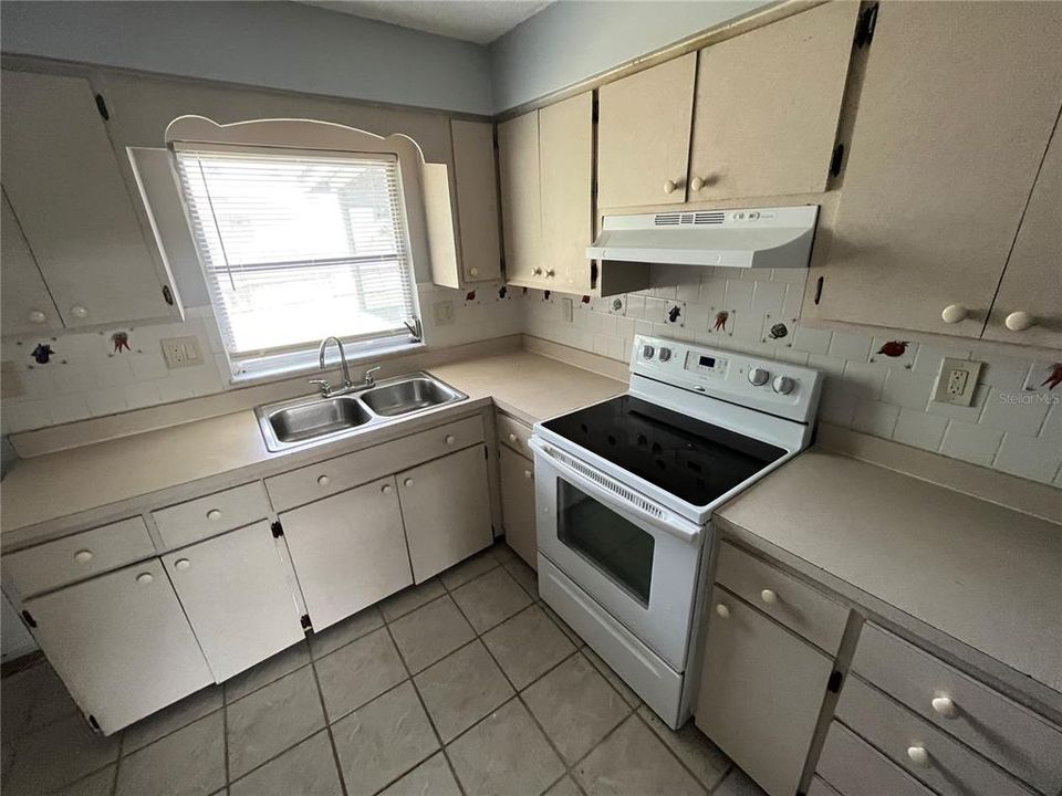 Recently Rented: $1,275 (2 beds, 1 baths, 1016 Square Feet)