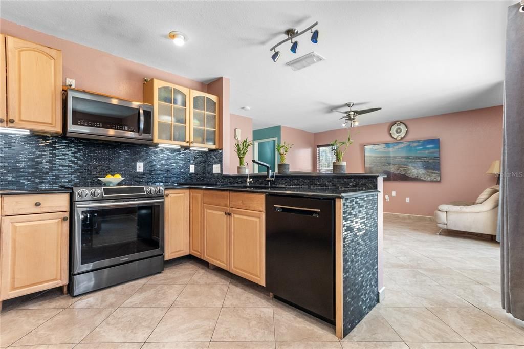 Active With Contract: $459,000 (4 beds, 2 baths, 2287 Square Feet)