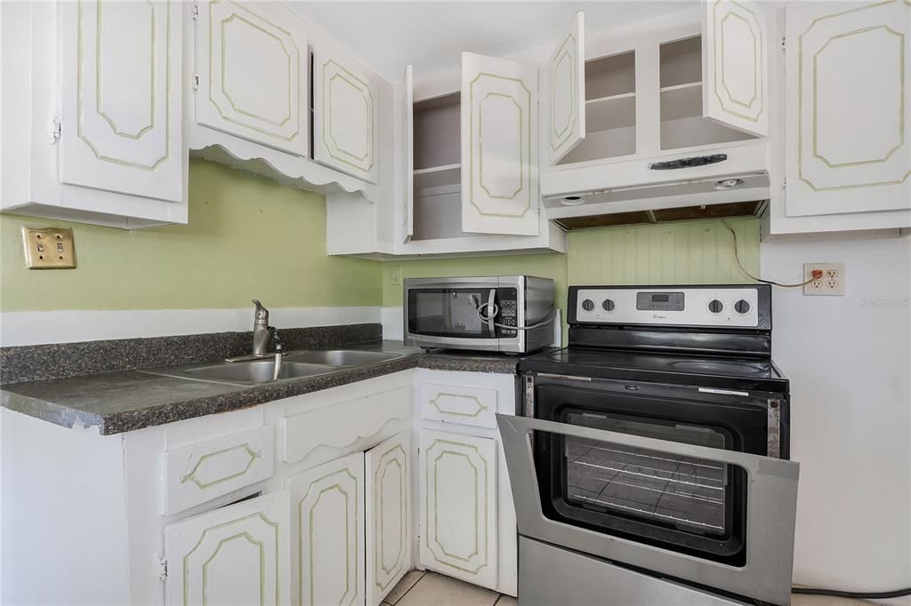 For Sale: $145,000 (3 beds, 1 baths, 708 Square Feet)