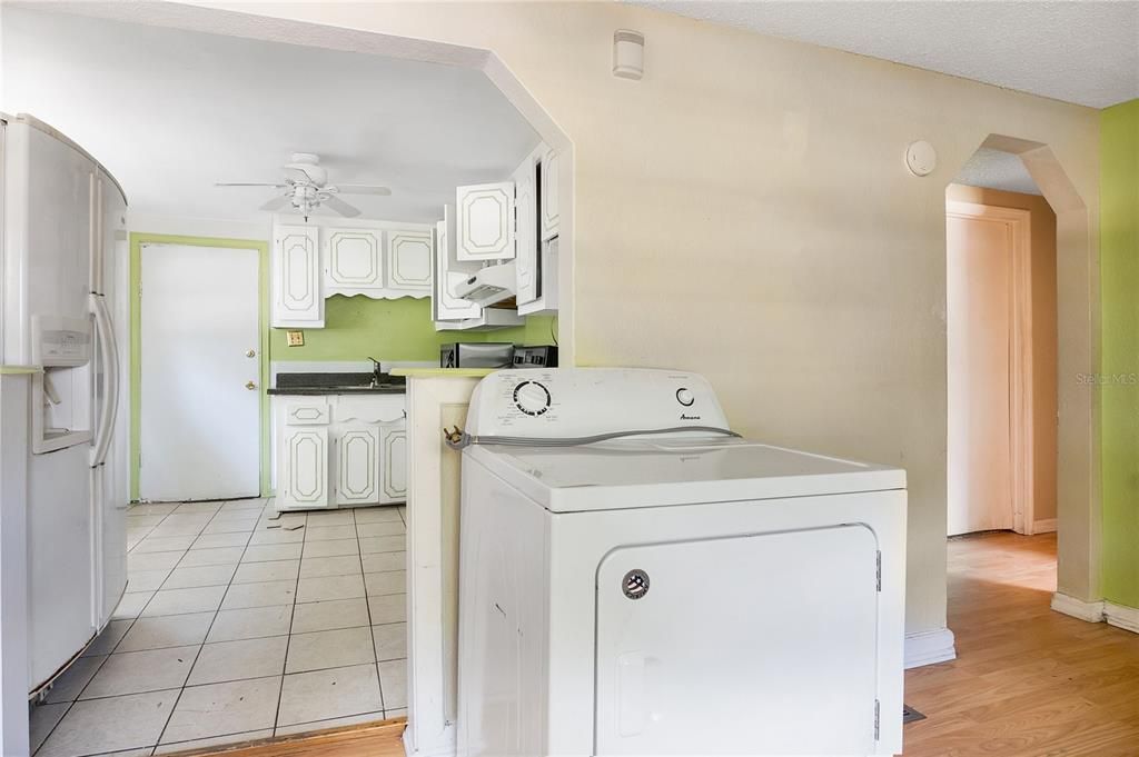 For Sale: $145,000 (3 beds, 1 baths, 708 Square Feet)