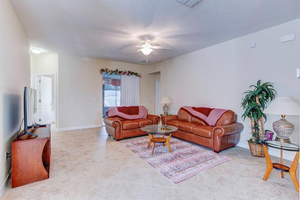 For Sale: $500,000 (3 beds, 2 baths, 1672 Square Feet)