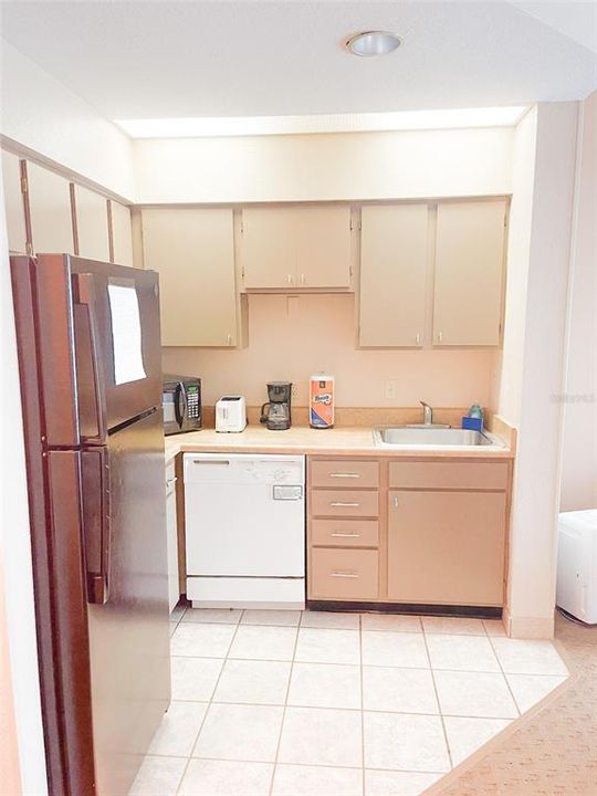 For Sale: $104,900 (1 beds, 1 baths, 547 Square Feet)
