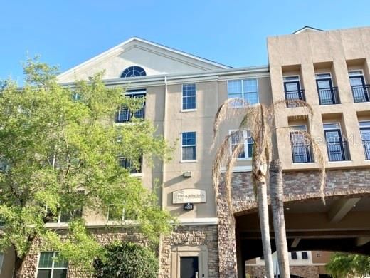 Recently Rented: $1,695 (1 beds, 1 baths, 696 Square Feet)