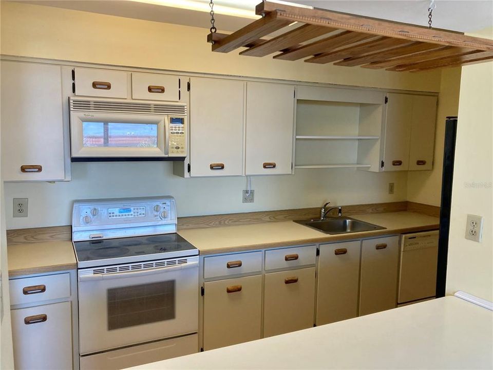 For Sale: $364,000 (2 beds, 2 baths, 1215 Square Feet)