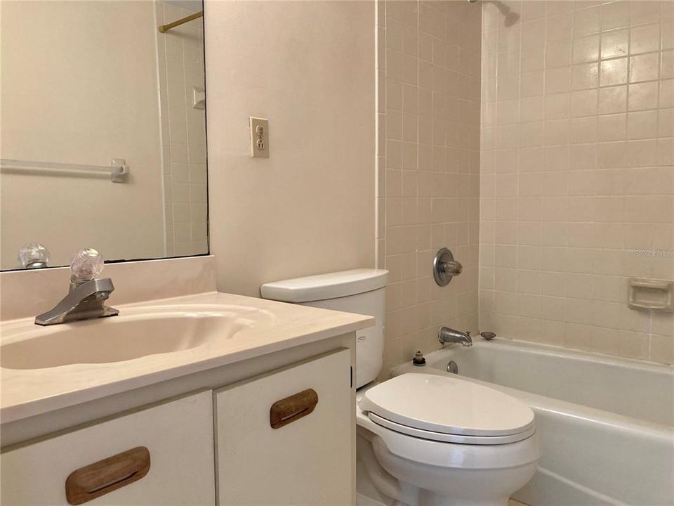 For Sale: $364,000 (2 beds, 2 baths, 1215 Square Feet)