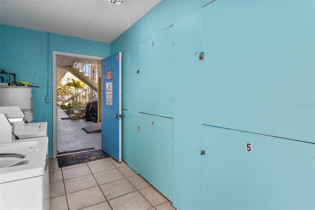 For Sale: $329,000 (1 beds, 1 baths, 580 Square Feet)