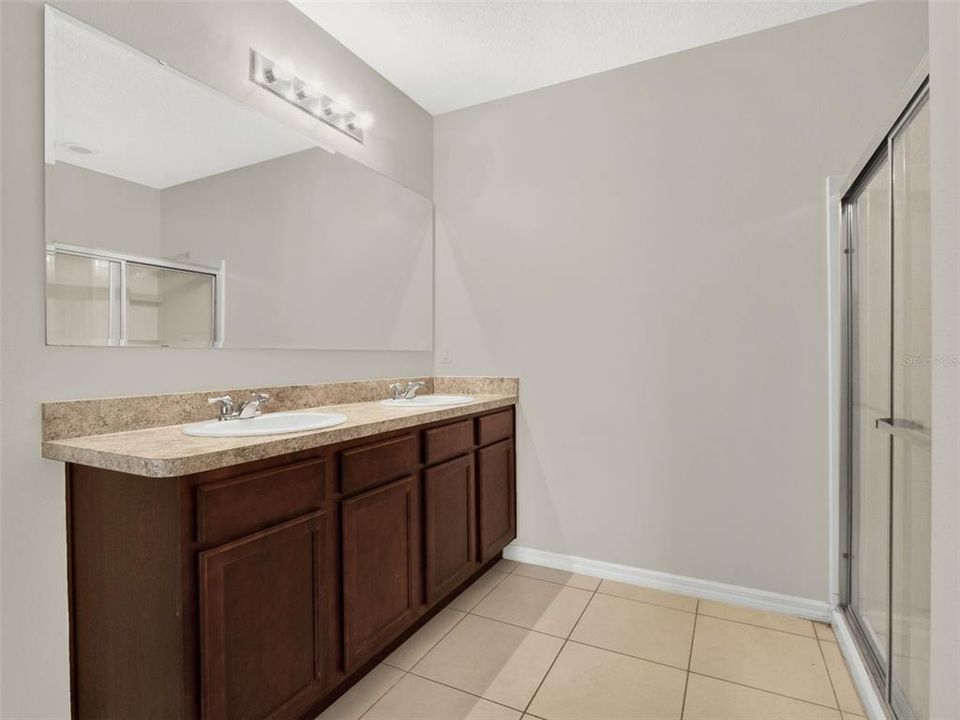 For Sale: $318,000 (3 beds, 2 baths, 1725 Square Feet)