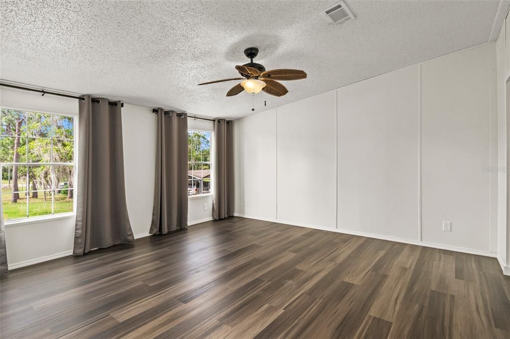 Active With Contract: $278,000 (3 beds, 2 baths, 1800 Square Feet)