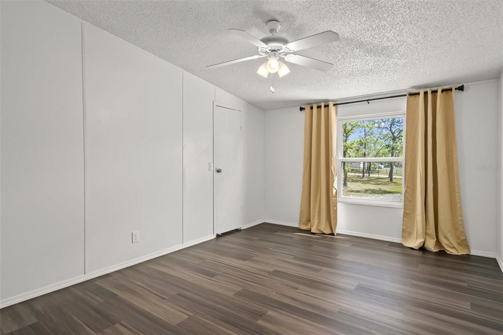 Active With Contract: $278,000 (3 beds, 2 baths, 1800 Square Feet)