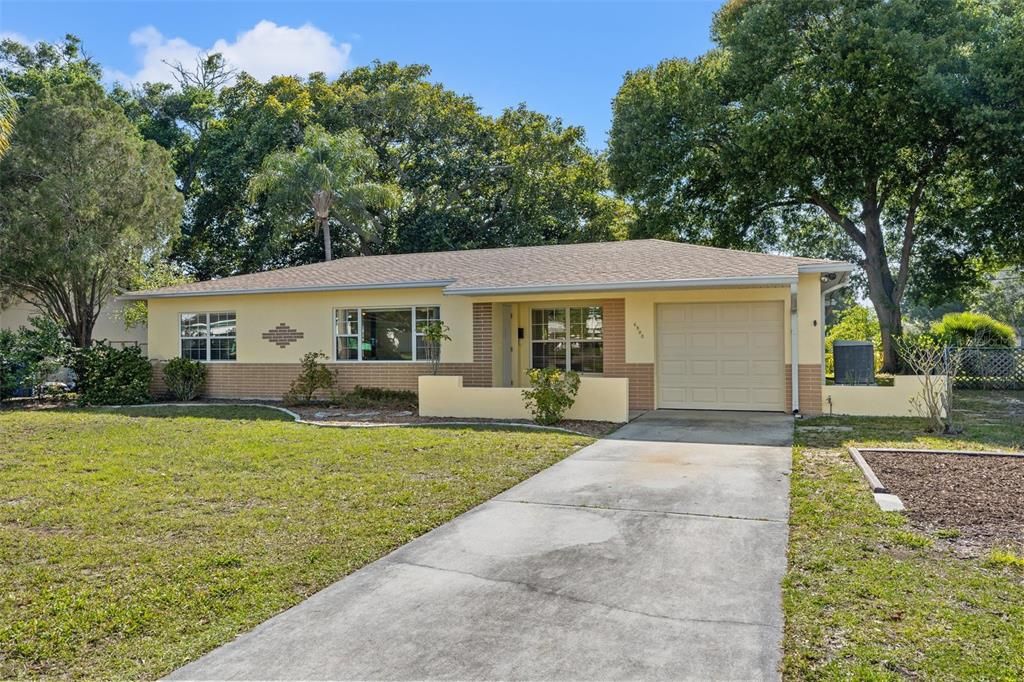 Recently Sold: $379,900 (2 beds, 1 baths, 912 Square Feet)