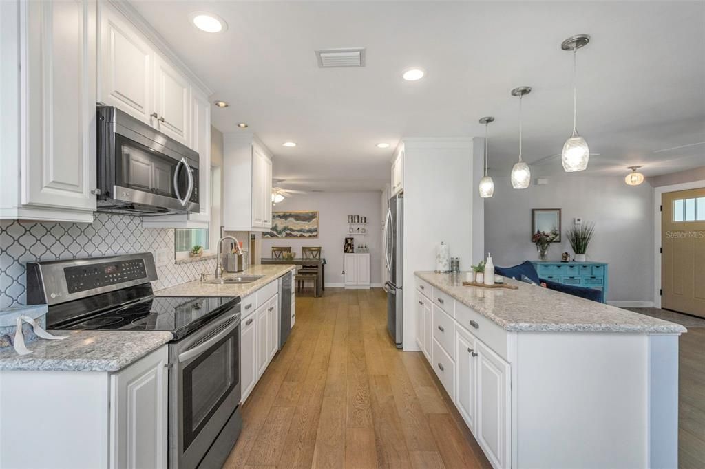 Active With Contract: $614,900 (3 beds, 2 baths, 1631 Square Feet)