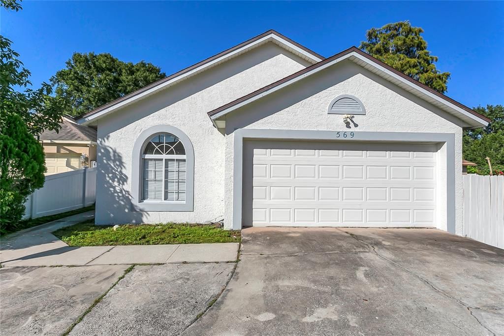 Active With Contract: $2,095 (5 beds, 2 baths, 1600 Square Feet)