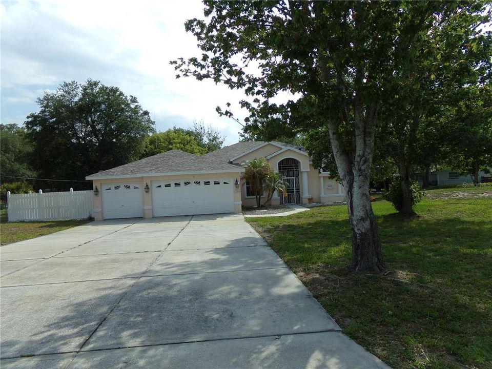 For Sale: $459,900 (3 beds, 2 baths, 1594 Square Feet)
