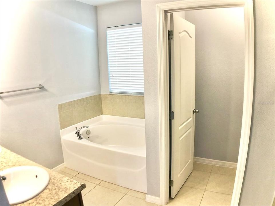 For Sale: $335,000 (3 beds, 2 baths, 1772 Square Feet)