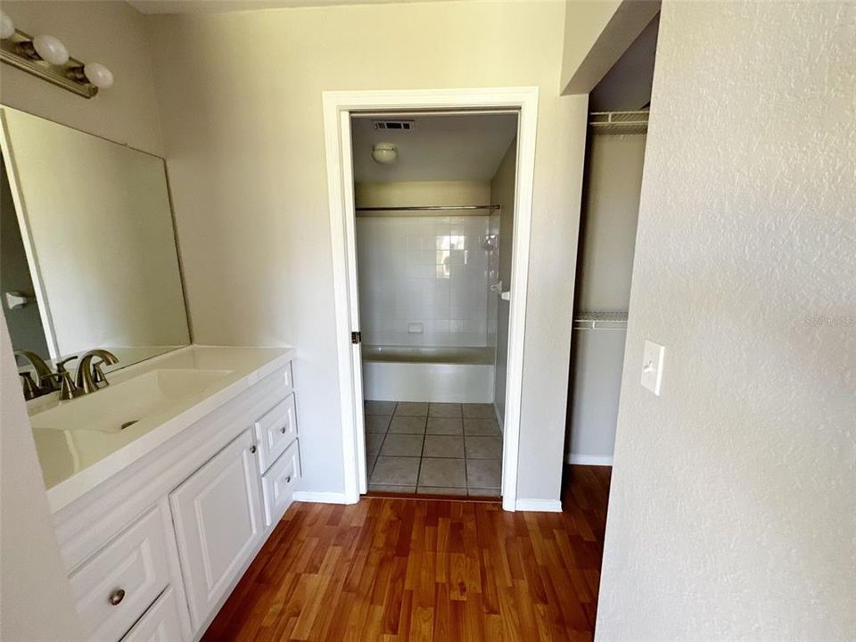 Active With Contract: $1,900 (2 beds, 2 baths, 1020 Square Feet)