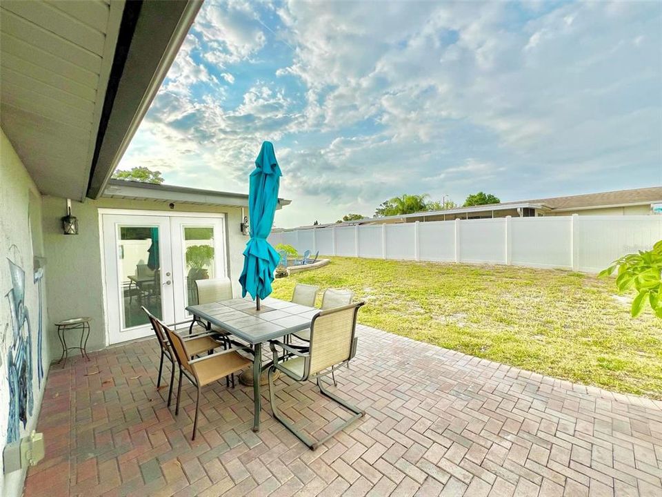 Active With Contract: $249,900 (2 beds, 1 baths, 1088 Square Feet)