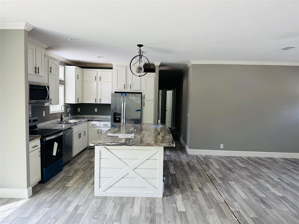 For Sale: $374,900 (4 beds, 2 baths, 1820 Square Feet)