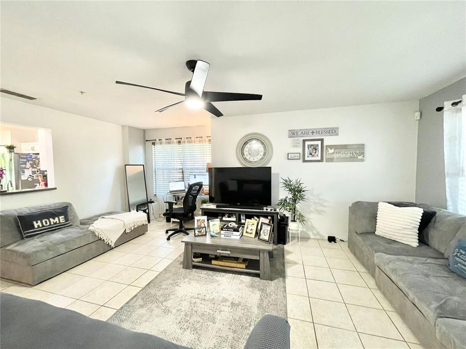 Active With Contract: $269,900 (3 beds, 2 baths, 1420 Square Feet)