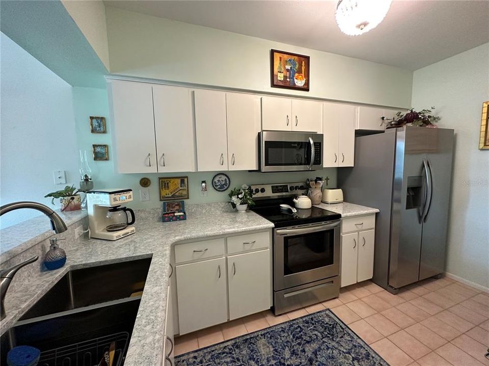 For Sale: $244,000 (2 beds, 2 baths, 1045 Square Feet)