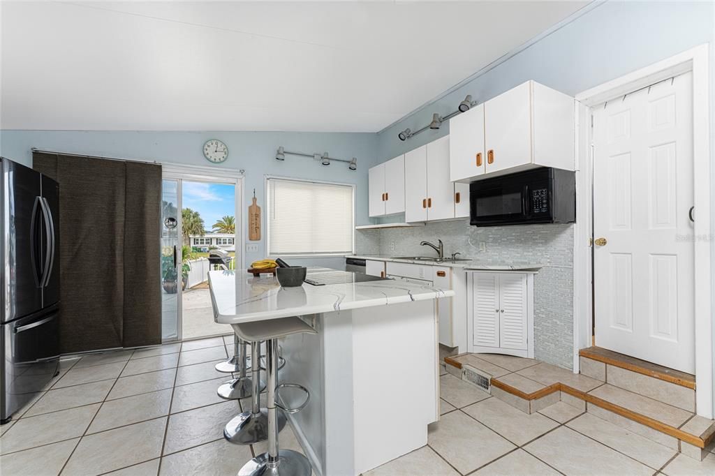 Active With Contract: $110,000 (2 beds, 1 baths, 372 Square Feet)